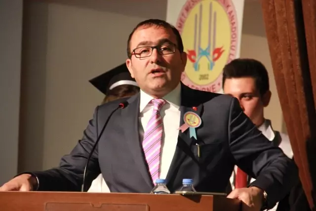 Dr. Sadık Ahmet Mesleki ve Teknik Anadolu Lisesi'nde Mezuniyet Sevinci