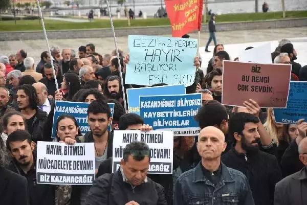İzmir'de Referandum Protestosu