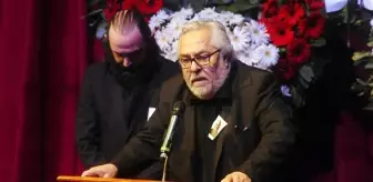 Rutkay Aziz: Usta Oyuncu Bülent Kayabaş İçin Muhsin Ertuğrul Sahnesi'nde Tören Düzenlendi Rutkay Aziz: Usta Oyuncu Bülent Kayabaş İçin Muhsin Ertuğrul Sahnesi'nde Tören Düzenlendi
