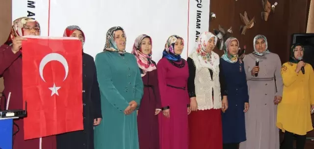 Veliler İstiklal Marşı'nı Güzel Okumak İçin Yarıştı