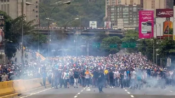 Venezuela'nın Başkenti Karakas'taki Gösterilerde En Az 10 Kişi Öldü