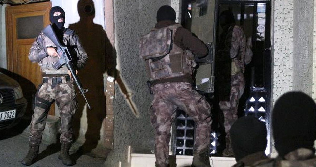 İstanbul'da FETÖ'ye Şafak Baskını! Çok Sayıda Gözaltı Var