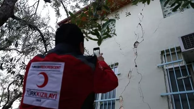 Manisa'daki Depremler 6 Şiddetinde Hissedildi