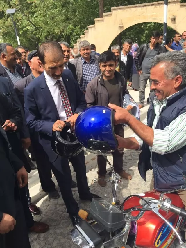 Mut Ülkü Ocakları, Motosiklet Sürücülerine Kask Hediye Etti Mut Ülkü Ocakları, Motosiklet Sürücülerine Kask Hediye Etti