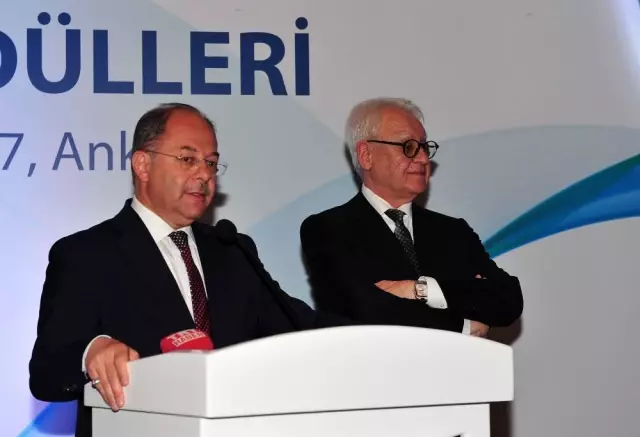 Sağlık Bakanı Prof. Dr. Recep Akdağ'a Onur Ödülü