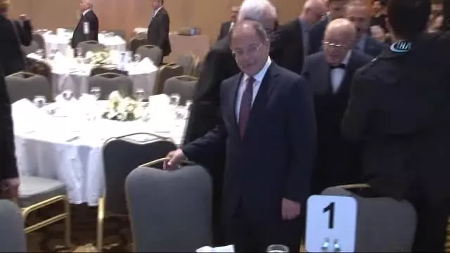 Türkiye Milli Pediatri Derneği'nden Sağlık Bakanı Recep Akdağ'da Onur Ödülü