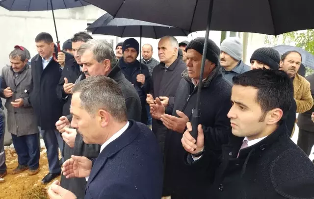 AK Parti Genel Başkan Yardımcısı Kaya, Midibüs Kazasında Yaralananları Ziyaret Etti