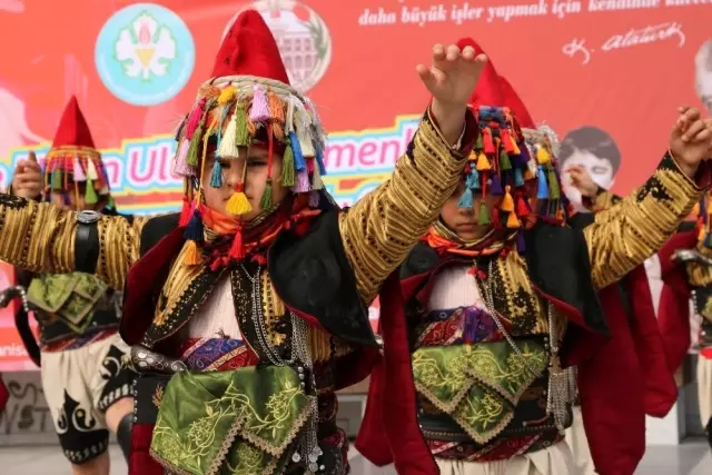 Manisa'da 23 Nisan Kutlamaları Manisa'da 23 Nisan Kutlamaları