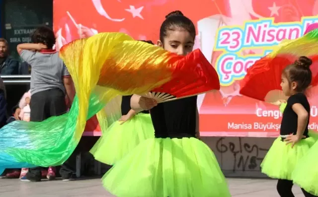Manisa'da 23 Nisan Kutlamaları Manisa'da 23 Nisan Kutlamaları