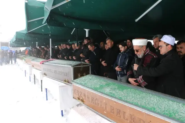 Midibüs Faciasında Ölenler Son Yolculuğuna Uğurlandı