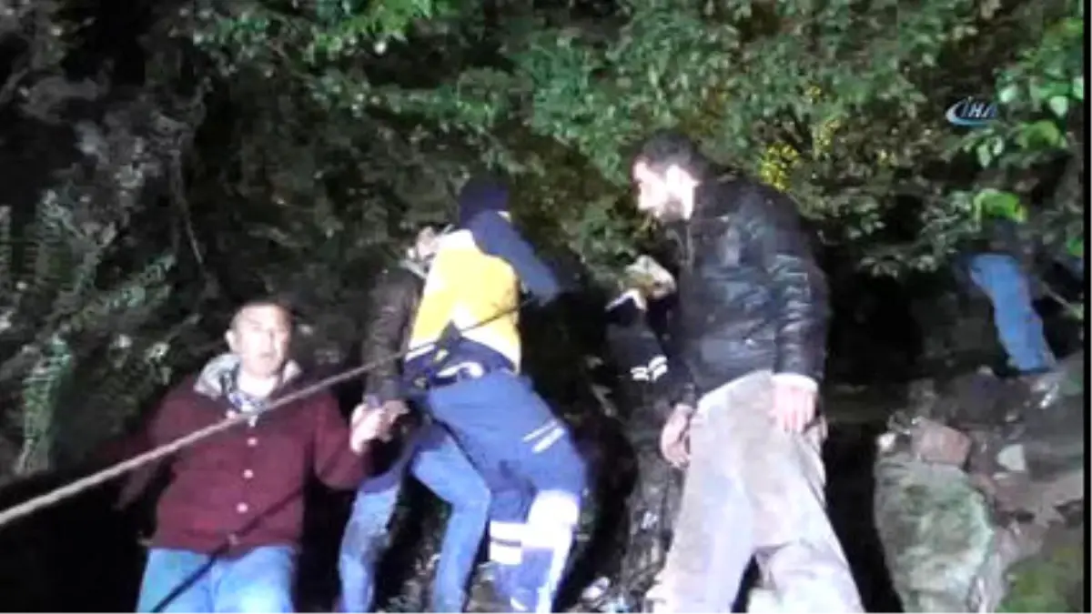 Minibüs Uçuruma Yuvarlandı: 10 Ölü, 16 Yaralı