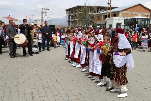 Muş'ta 23 Nisan Coşkusu Muş'ta 23 Nisan Coşkusu