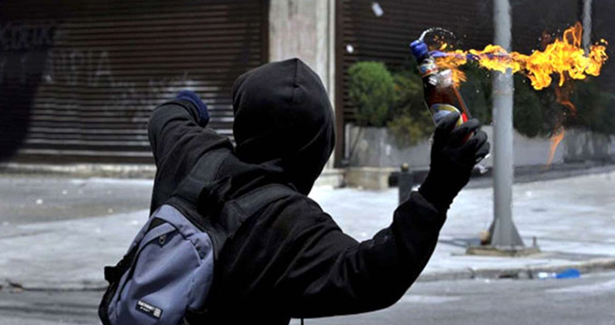 Selanik'te Türk Konsolosluğu'na Molotoflu Saldırı