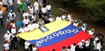 Venezuela'da Protestolarda Ölenler İçin Sessiz Yürüyüş