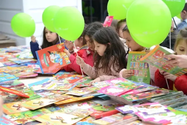 İnegöl Kitap Fuarı Açıldı İnegöl Kitap Fuarı Açıldı