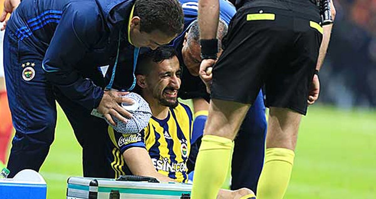 Mehmet Topal'ın Derbide Sağ Kolu Çıktı