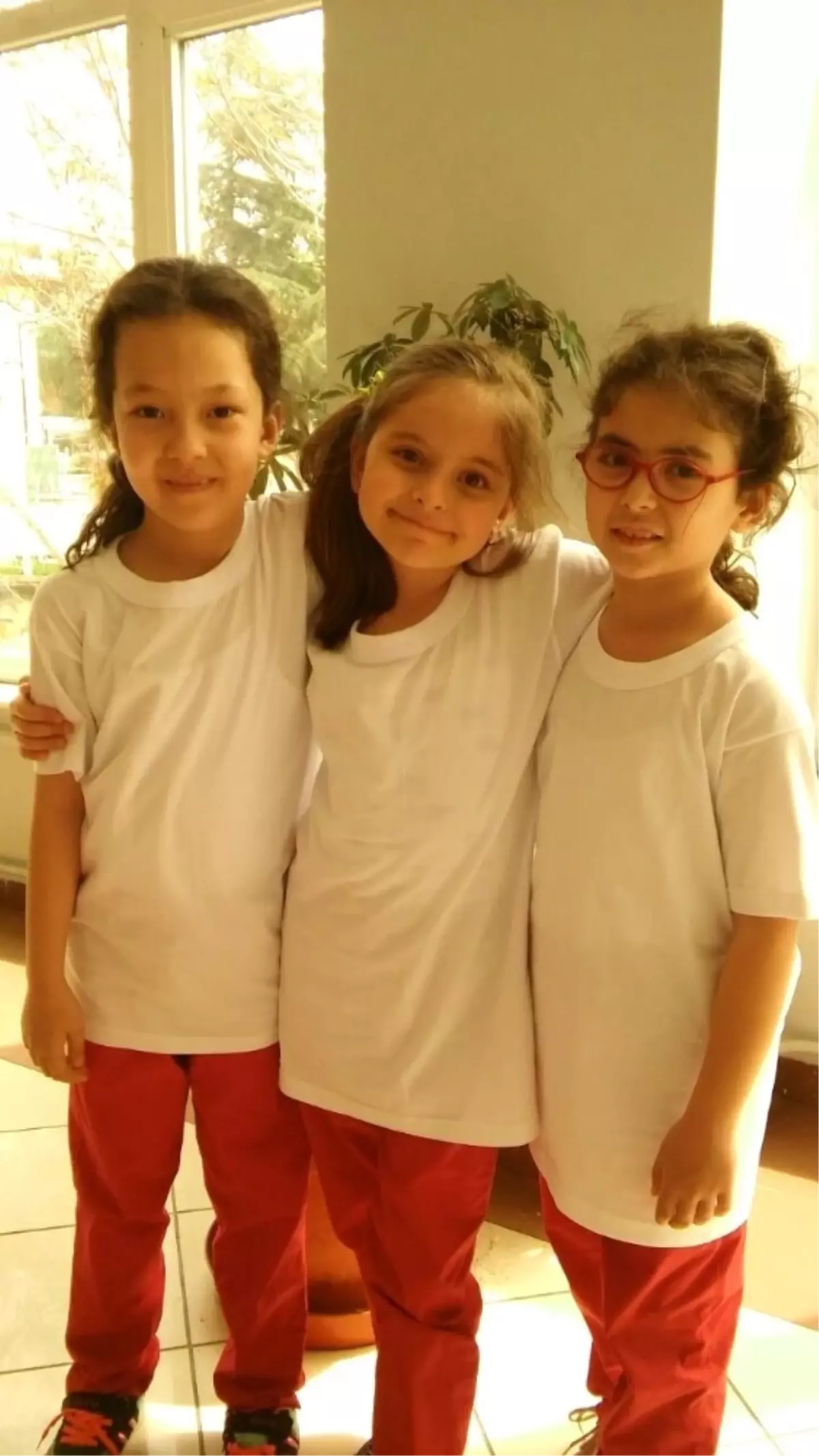 21 Küçük Oyuncu 'Eşek Kafası Haydar ve Bir Congoloz Dev Masalı' Oyununu Sahneledi