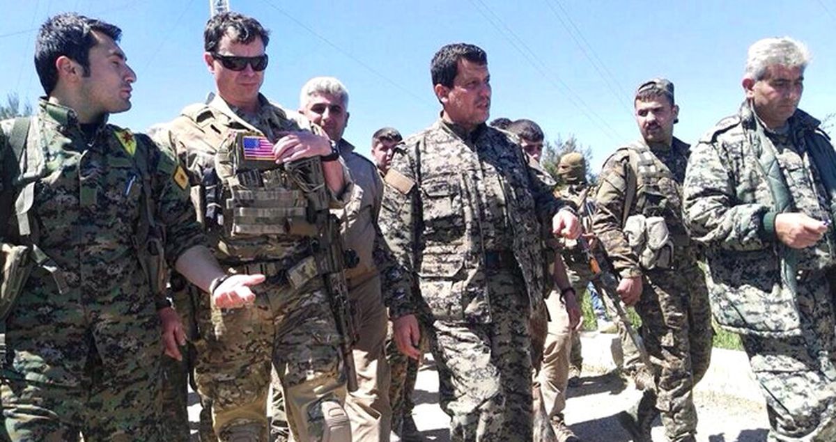 ABD'li Komutanlar TSK'nın Vurduğu YPG Mevzilerinde İnceleme Yaptı