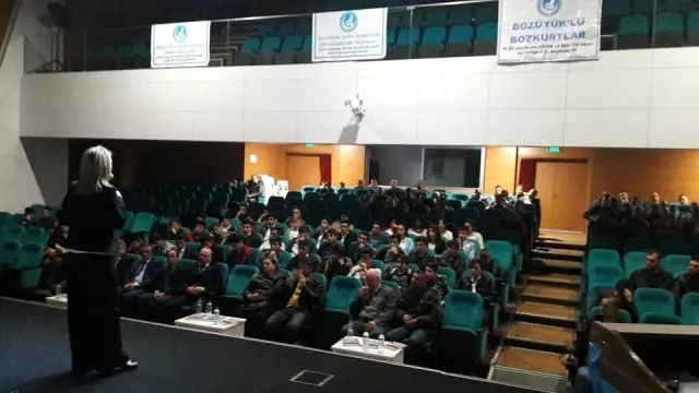 Bozüyük Ülkü Ocakları'ndan Uyuşturucu Konferansı Bozüyük Ülkü Ocakları'ndan Uyuşturucu Konferansı