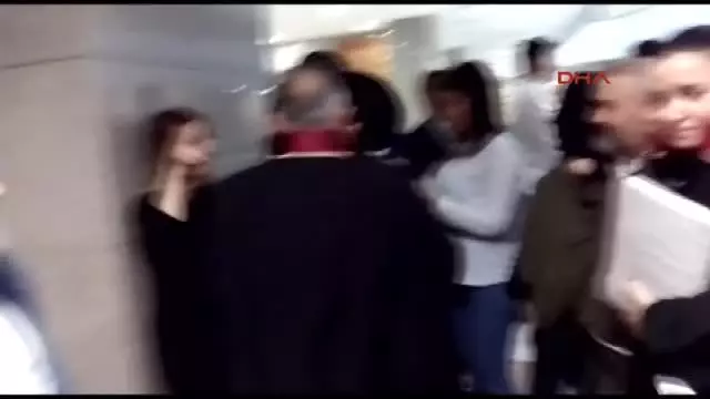 Bülent Ersoy 'Tehdit' Suçundan Hakim Karşısında Bülent Ersoy 'Tehdit' Suçundan Hakim Karşısında