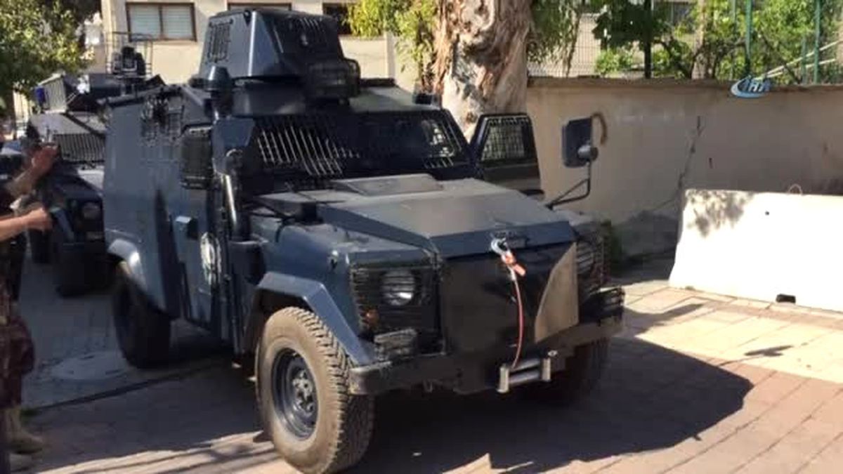 Adana'da Çocuk Parkında Polisi Şaşırtan Olay! Her Taşın Altından Uyuşturucu Çıktı