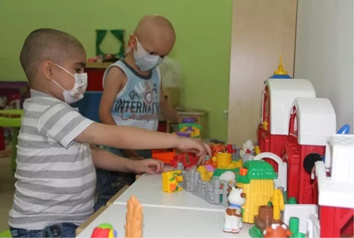 Kanserli Çocuklar İçin 'Umut Kafe'