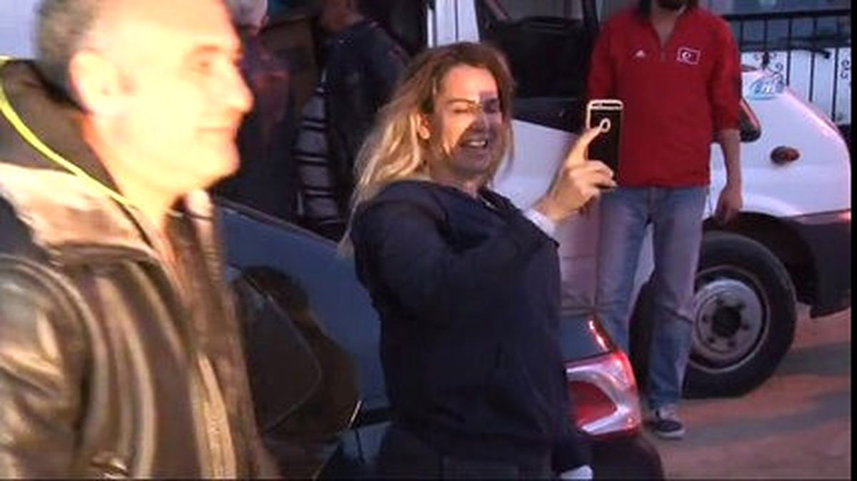 Survivor Nagihan 'Evde Kalmış' Kız Oldu Pencereden Atladı