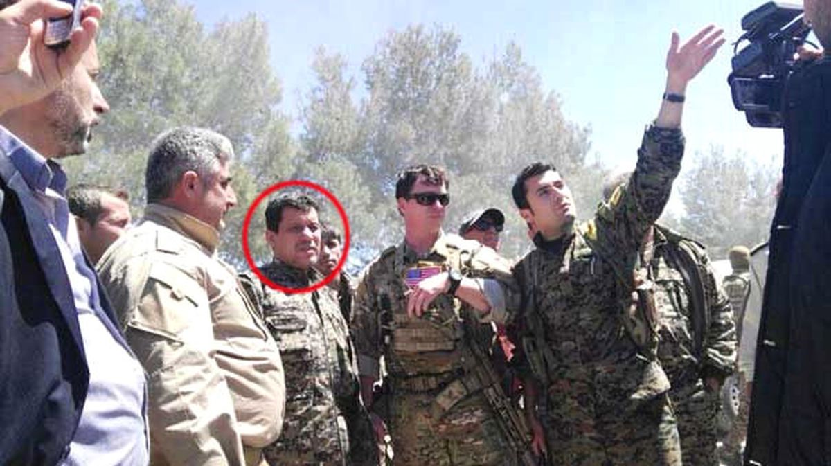 ABD'li Komutanın Yanındaki İsim Aranan PKK'lı Çıktı