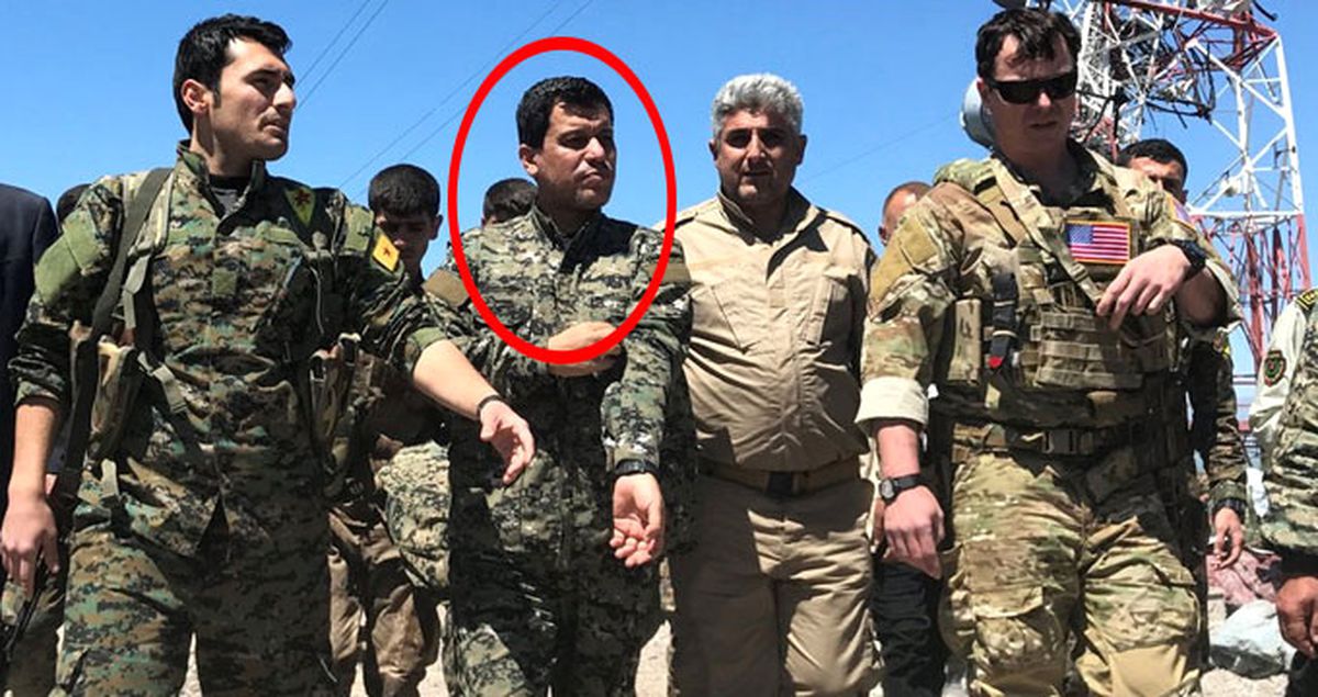 ABD'li Komutanın Yanındaki Terörist, Başına 4 Milyon Lira Ödül Konulan PKK'lı Olduğu Ortaya Çıktı