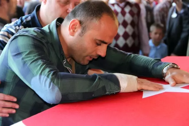 Manisalı Şehidi Binler Uğurladı Manisalı Şehidi Binler Uğurladı
