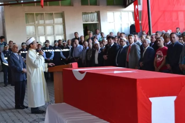 Manisalı Şehidi Binler Uğurladı Manisalı Şehidi Binler Uğurladı