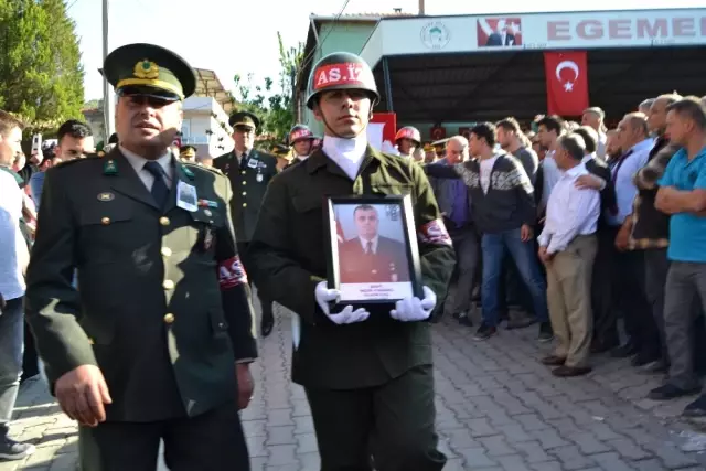 Manisalı Şehidi Binler Uğurladı Manisalı Şehidi Binler Uğurladı