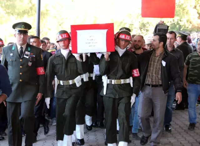 Manisalı Şehidi Binler Uğurladı Manisalı Şehidi Binler Uğurladı
