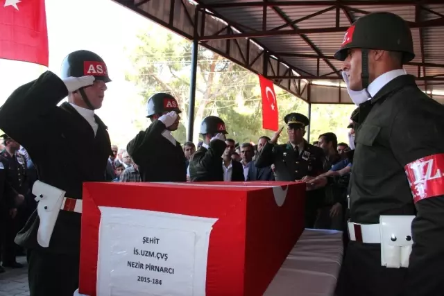 Manisalı Şehidi Binler Uğurladı Manisalı Şehidi Binler Uğurladı