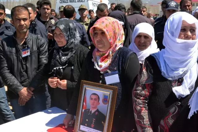 Patnos Şehidine Ağlıyor