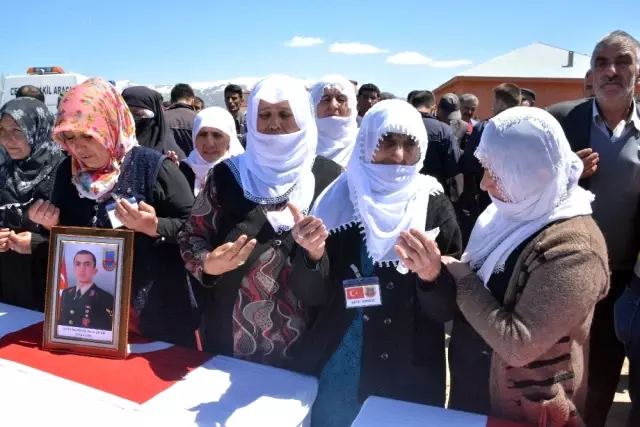 Patnos Şehidine Ağlıyor
