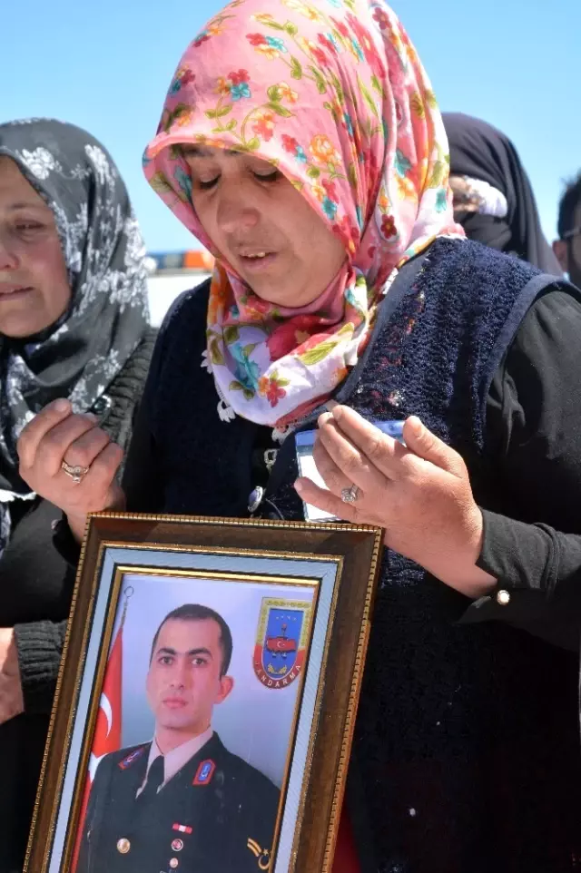 Patnos Şehidine Ağlıyor