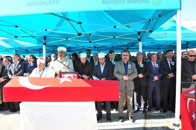 Şehidi Binler Uğurladı Şehidi Binler Uğurladı