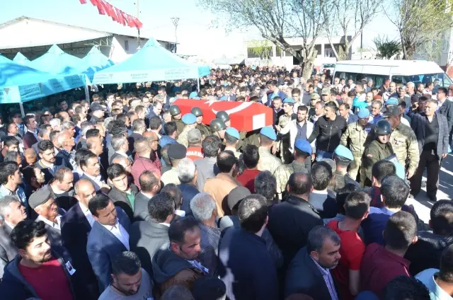 Şehidi Binler Uğurladı Şehidi Binler Uğurladı
