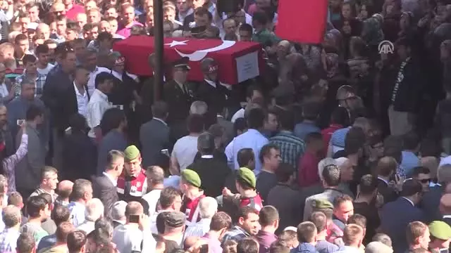 Şehit Jandarma Uzman Çavuş Pirnarcı, Son Yolculuğuna Uğurlandı (1) Şehit Jandarma Uzman Çavuş Pirnarcı, Son Yolculuğuna Uğurlandı (1)