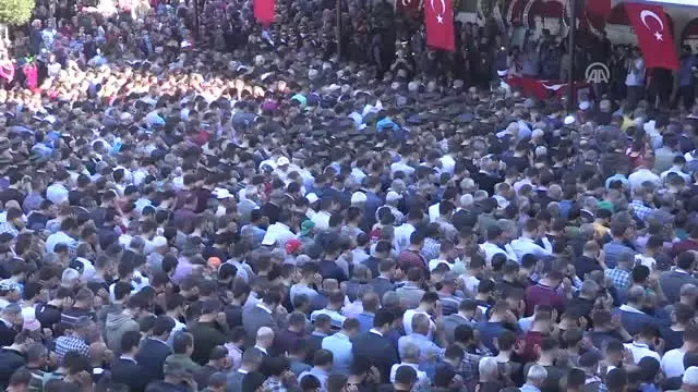 Şehit Jandarma Uzman Çavuş Pirnarcı, Son Yolculuğuna Uğurlandı (1) Şehit Jandarma Uzman Çavuş Pirnarcı, Son Yolculuğuna Uğurlandı (1)