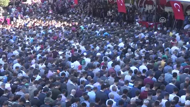Şehit Jandarma Uzman Çavuş Pirnarcı, Son Yolculuğuna Uğurlandı (1) Şehit Jandarma Uzman Çavuş Pirnarcı, Son Yolculuğuna Uğurlandı (1)