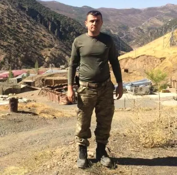 Şehit Uzman Çavuş'u 10 Bin Manisalı Uğurladı Şehit Uzman Çavuş'u 10 Bin Manisalı Uğurladı