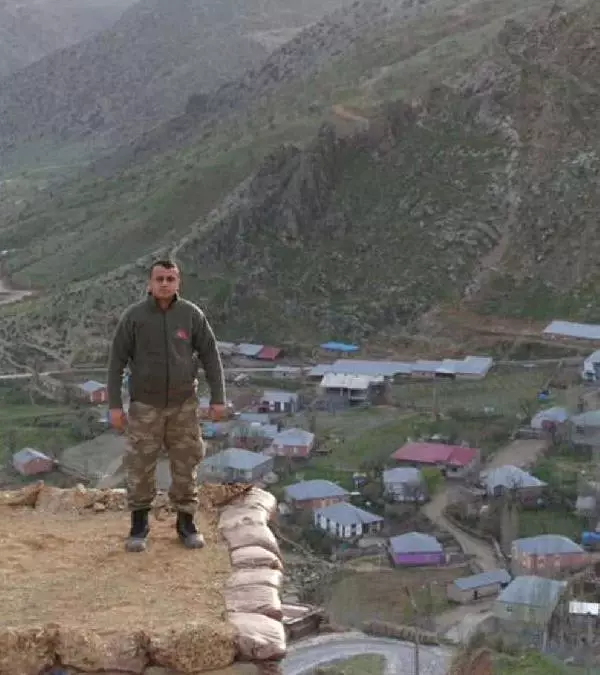 Şehit Uzman Çavuş'u 10 Bin Manisalı Uğurladı Şehit Uzman Çavuş'u 10 Bin Manisalı Uğurladı