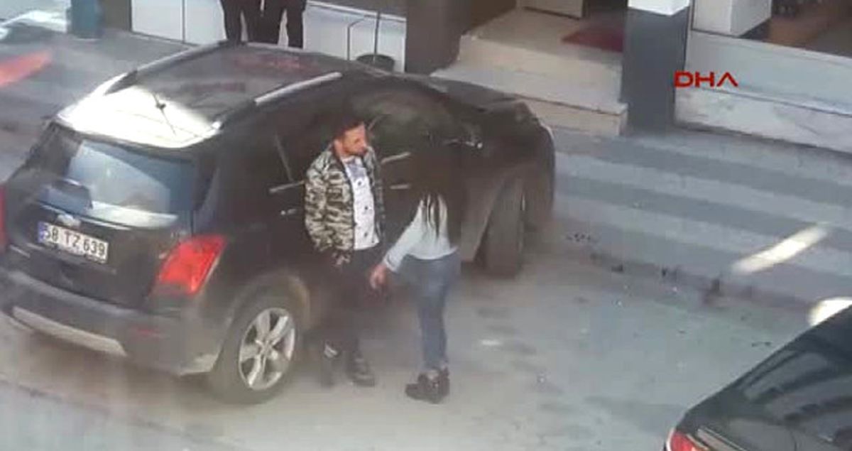 Sivas'ta Sokak Ortasında Genç Kıza Şiddet Kameraya Yansıdı