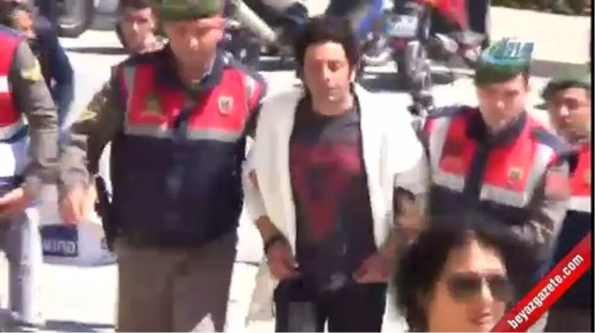 Ünlü Oyuncu Selim Erdoğan Adliyeye Sevk Edildi
