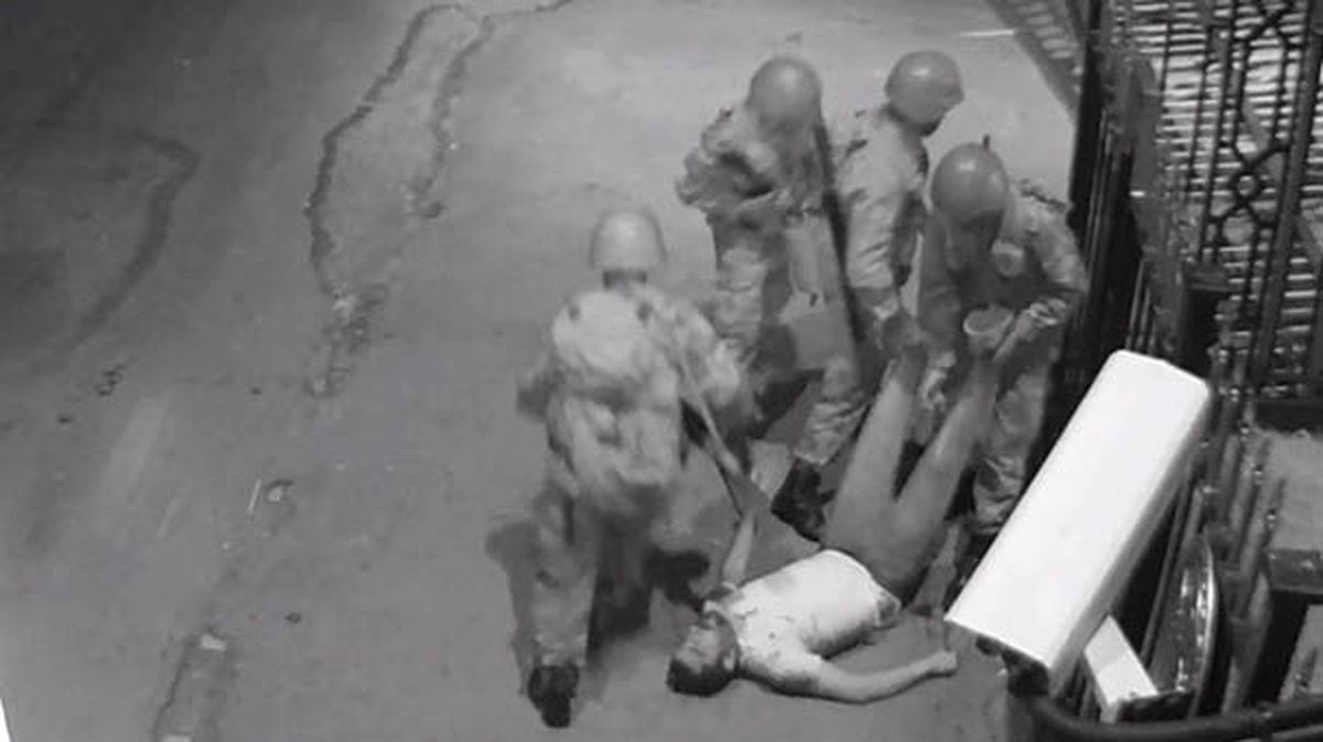 15 Temmuz'dan Korkunç Görüntü! Şehit Cenazelerini Kaldırıma Bırakmışlar
