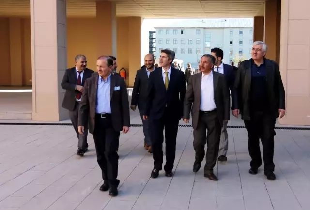 AK Parti Erzurum İl Başkanı Öz, Aiçü Rektör'ü Karabulut'u Ziyaret Etti AK Parti Erzurum İl Başkanı Öz, Aiçü Rektör'ü Karabulut'u Ziyaret Etti