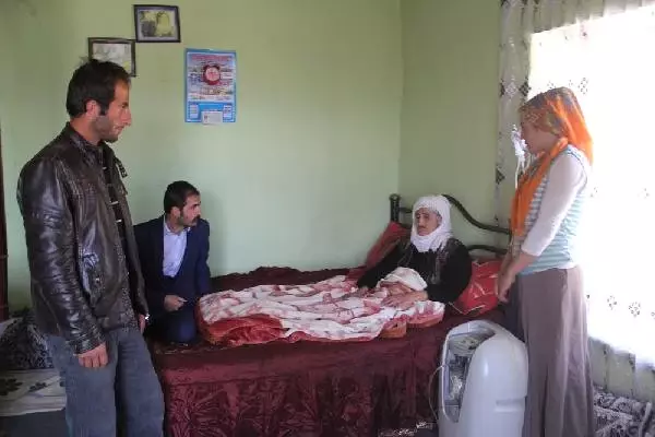 Başkale Belediyesi, 75 Yaşındaki Koah Hastası İçin Yeni Yol Yaptı