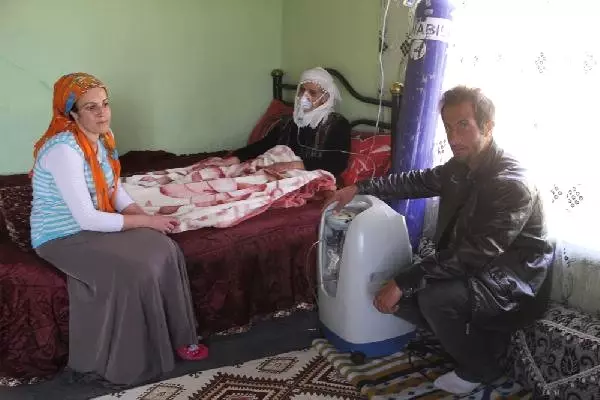 Başkale Belediyesi, 75 Yaşındaki Koah Hastası İçin Yeni Yol Yaptı